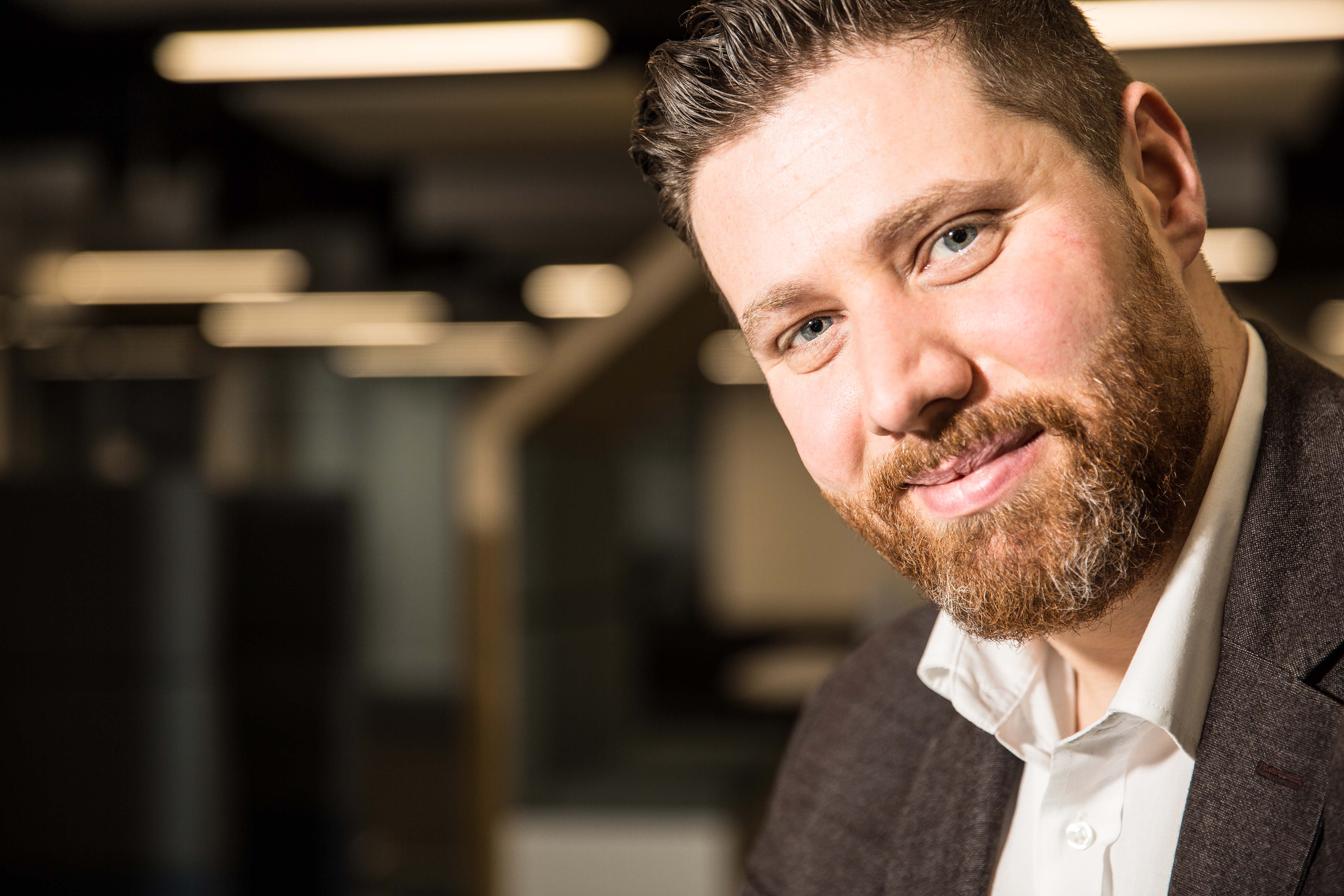 Headshot of Dr Oli Jones