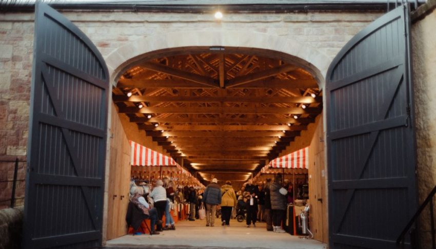 Market inside a large barn.