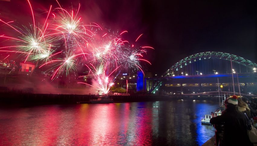 Howaymanay - Read fireworks and the Tyne Bridge.
