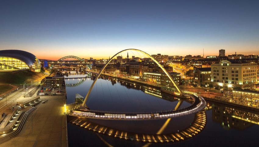 Gateshead Millennium Bridge high res (1)