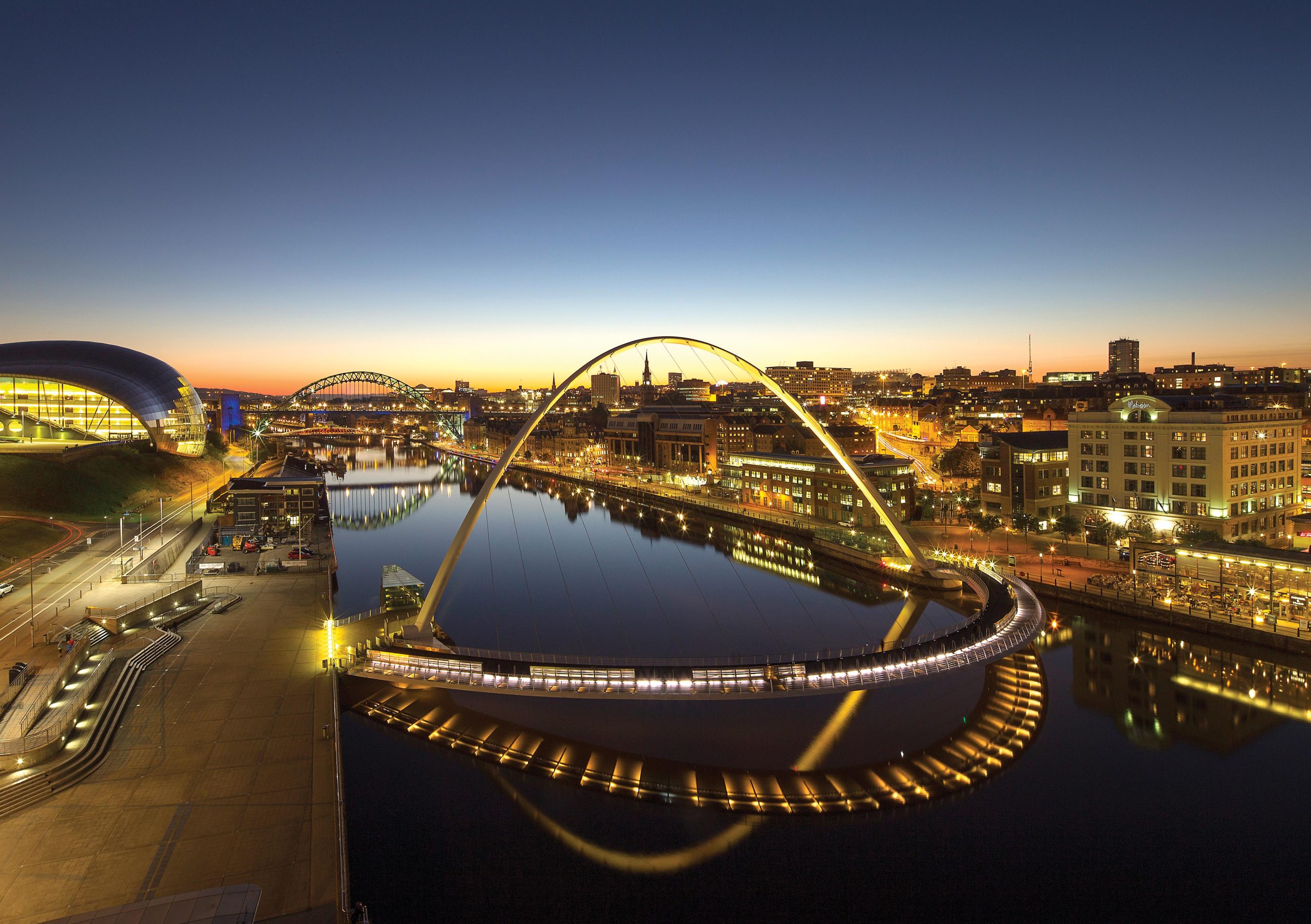 Gateshead Millennium Bridge high res (1)